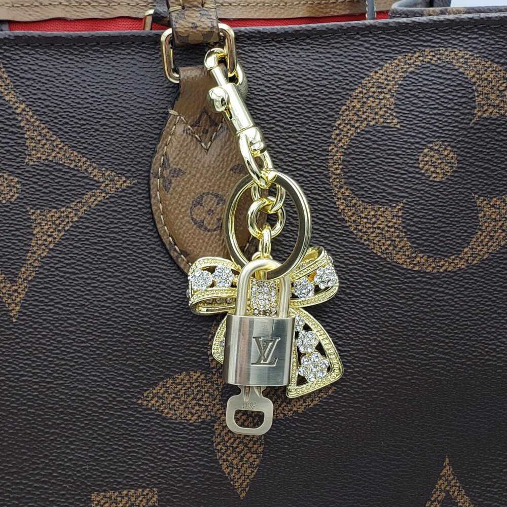 Louis Vuitton Gold Lock & Key 🔑 Authentic LV Unbranded Ribbon Keychain Charm - Picture 9 of 11